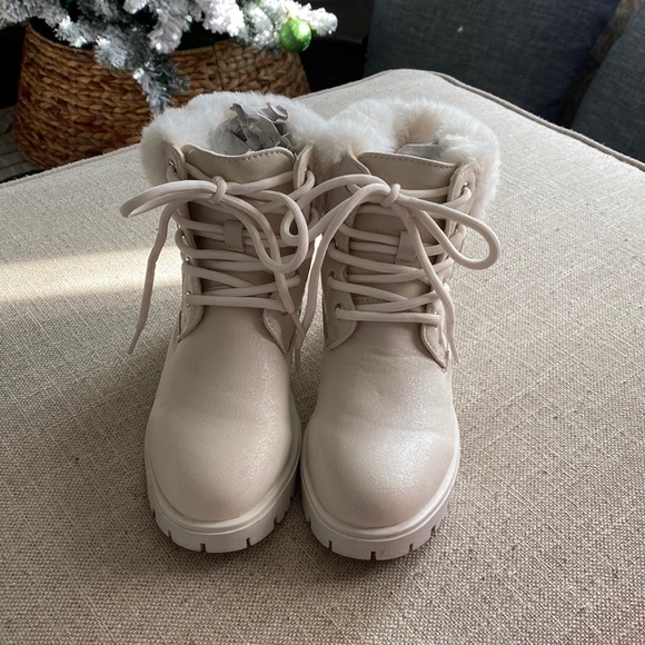 BCBG girls sparkle cream colored boots. Size 2 - Picture 5 of 6